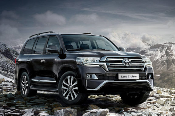 Обладатель дорог Land Cruiser 200